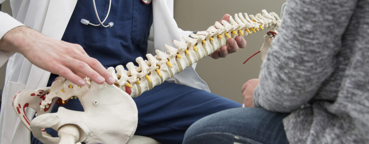 What is the Difference Between Physical Therapy and Chiropractic Care?